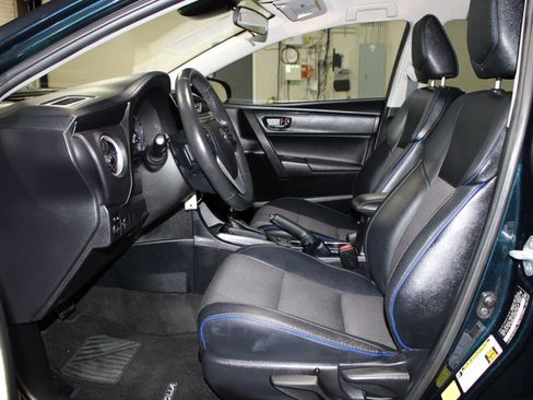Used 2017 Toyota Corolla SE FWD image 3