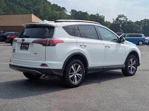Used 2018 Toyota RAV4 XLE FWD image 9