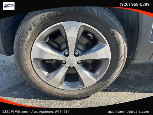 Used 2020 Jeep Cherokee Limited AWD/4WD image 32