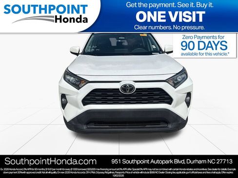 Used 2019 Toyota RAV4 XLE w/ Convenience Package FWD image 2