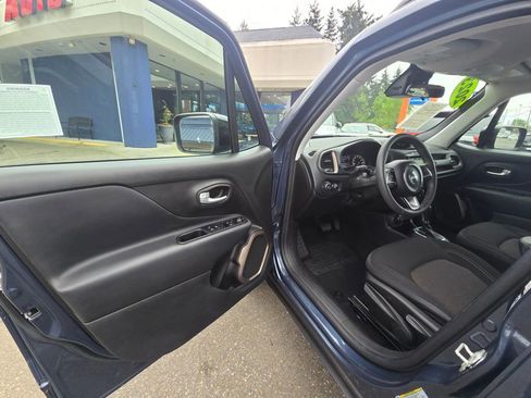 Used 2023 Jeep Renegade Latitude AWD/4WD image 20