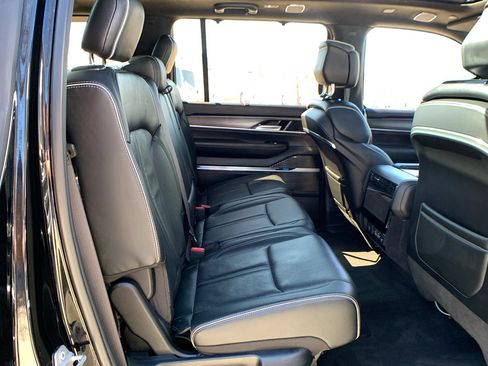 Used 2022 Jeep Grand Wagoneer Series II image 28