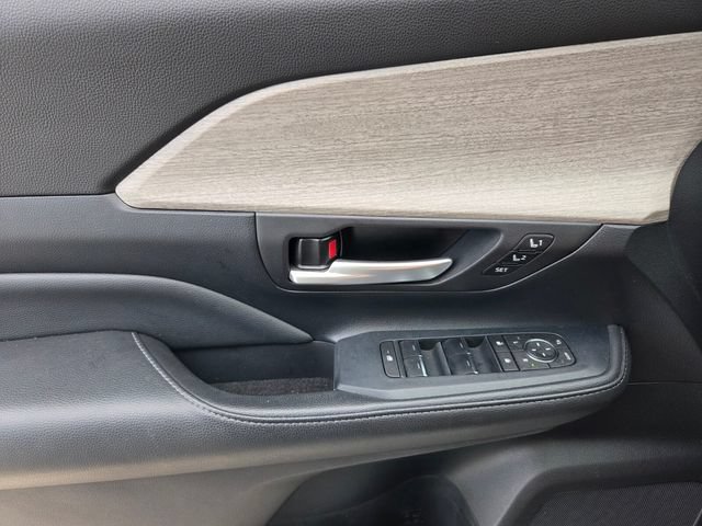 Used 2024 Toyota Grand Highlander AWD Hybrid image 19