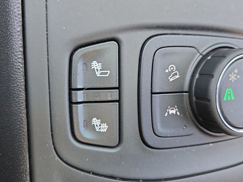 Used 2023 GMC Terrain SLE w/ Driver Convenience Package image 27