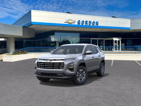 New 2026 Chevrolet Equinox LT w/ Convenience Package II FWD image 8