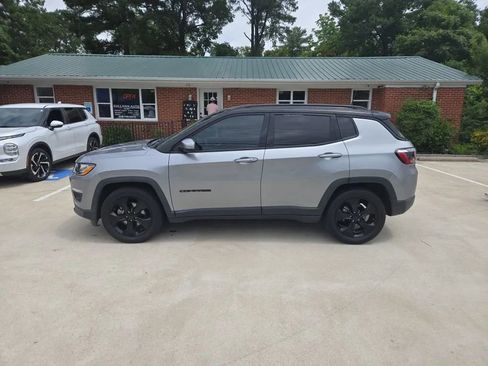 Used 2020 Jeep Compass Latitude image 1