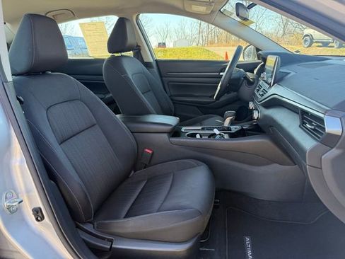 Used 2024 Nissan Altima 2.5 SV image 23
