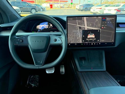 Used 2023 Tesla Model X image 19