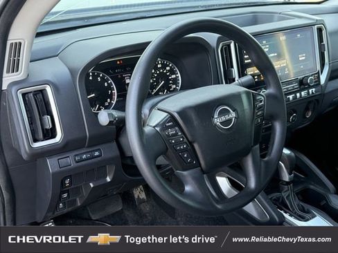 Used 2025 Nissan Frontier SV image 12