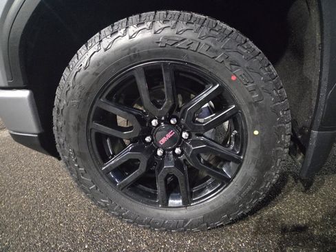 Used 2024 GMC Sierra 1500 Elevation image 13