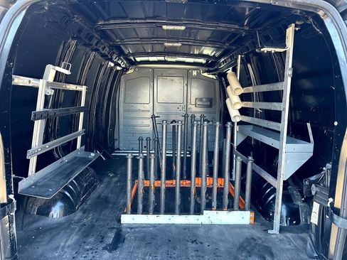 Used 2018 Chevrolet Express 2500 w/ Driver Convenience Package image 23