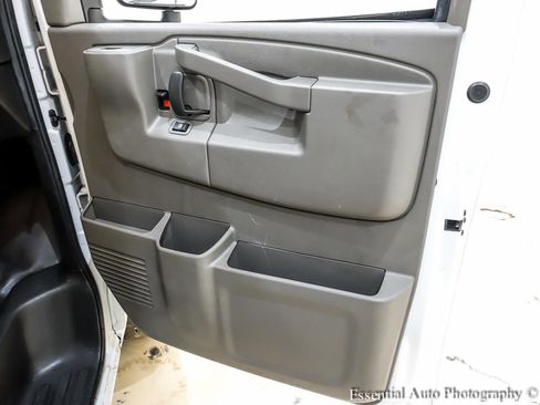 Used 2022 GMC Savana 3500 w/ Power Convenience Package RWD image 18