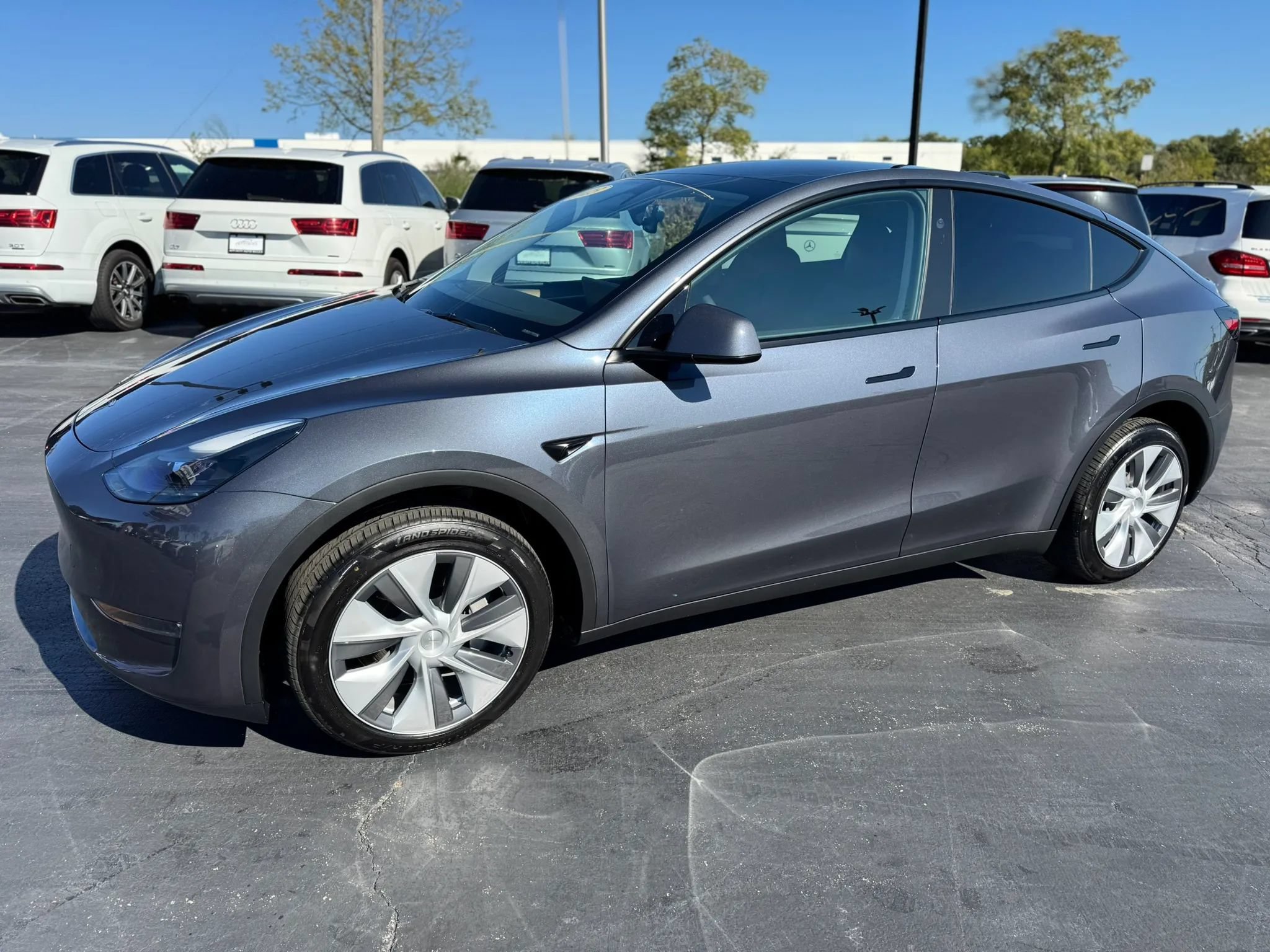 Used 2023 Tesla Model Y Long Range AWD/4WD image 2