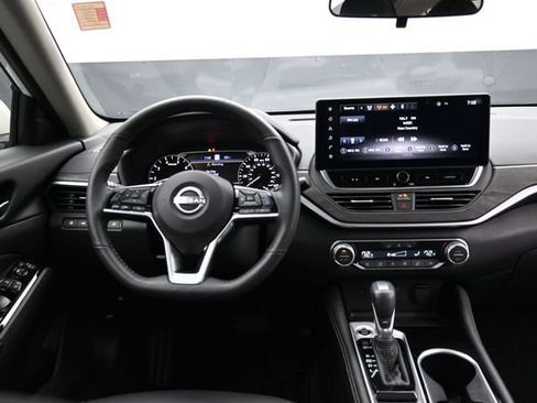 Used 2025 Nissan Altima 2.5 SL FWD image 11