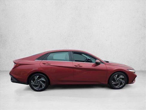 Used 2024 Hyundai Elantra Limited image 4