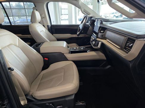 Used 2024 Ford Expedition Limited image 45
