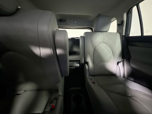 Used 2023 Toyota Highlander Platinum FWD image 33