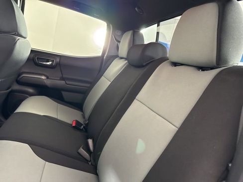 Used 2017 Toyota Tacoma TRD Off-Road image 13