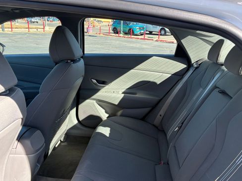 Used 2025 Hyundai Elantra SEL image 22
