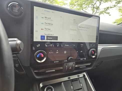 Used 2024 Lexus GX 550 w/ Accessory Package (31) AWD/4WD image 13