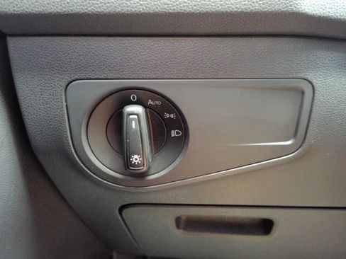 Used 2021 Volkswagen Tiguan S FWD image 35