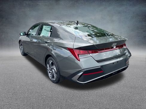 New 2025 Hyundai Elantra Limited image 29