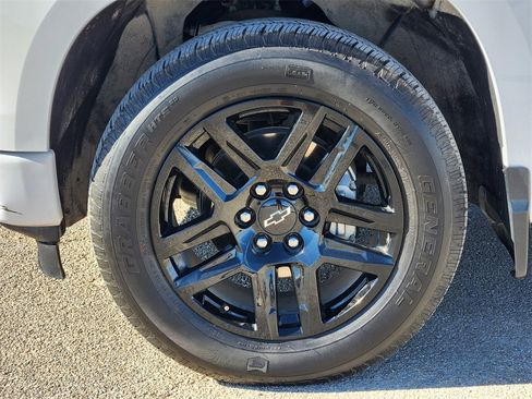 Used 2024 Chevrolet Silverado 1500 Custom image 12