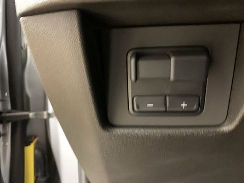 Used 2024 Chevrolet Colorado Z71 w/ Z71 Convenience Package 2 image 17