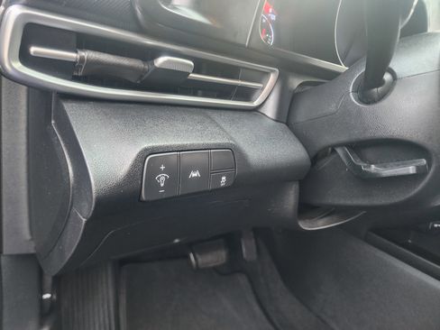 Used 2021 Hyundai Elantra SEL image 33