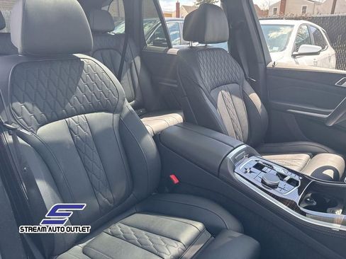 Used 2025 BMW X5 xDrive50e image 11