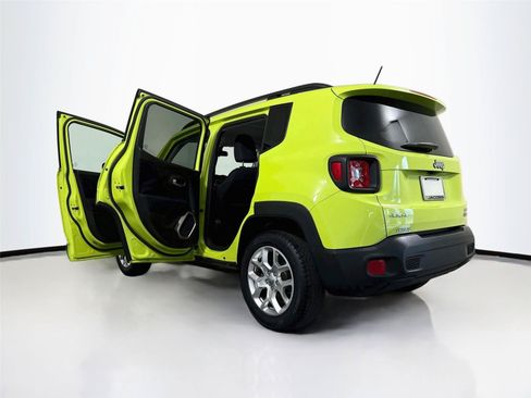 Used 2017 Jeep Renegade Latitude w/ Cold Weather Group AWD/4WD image 39