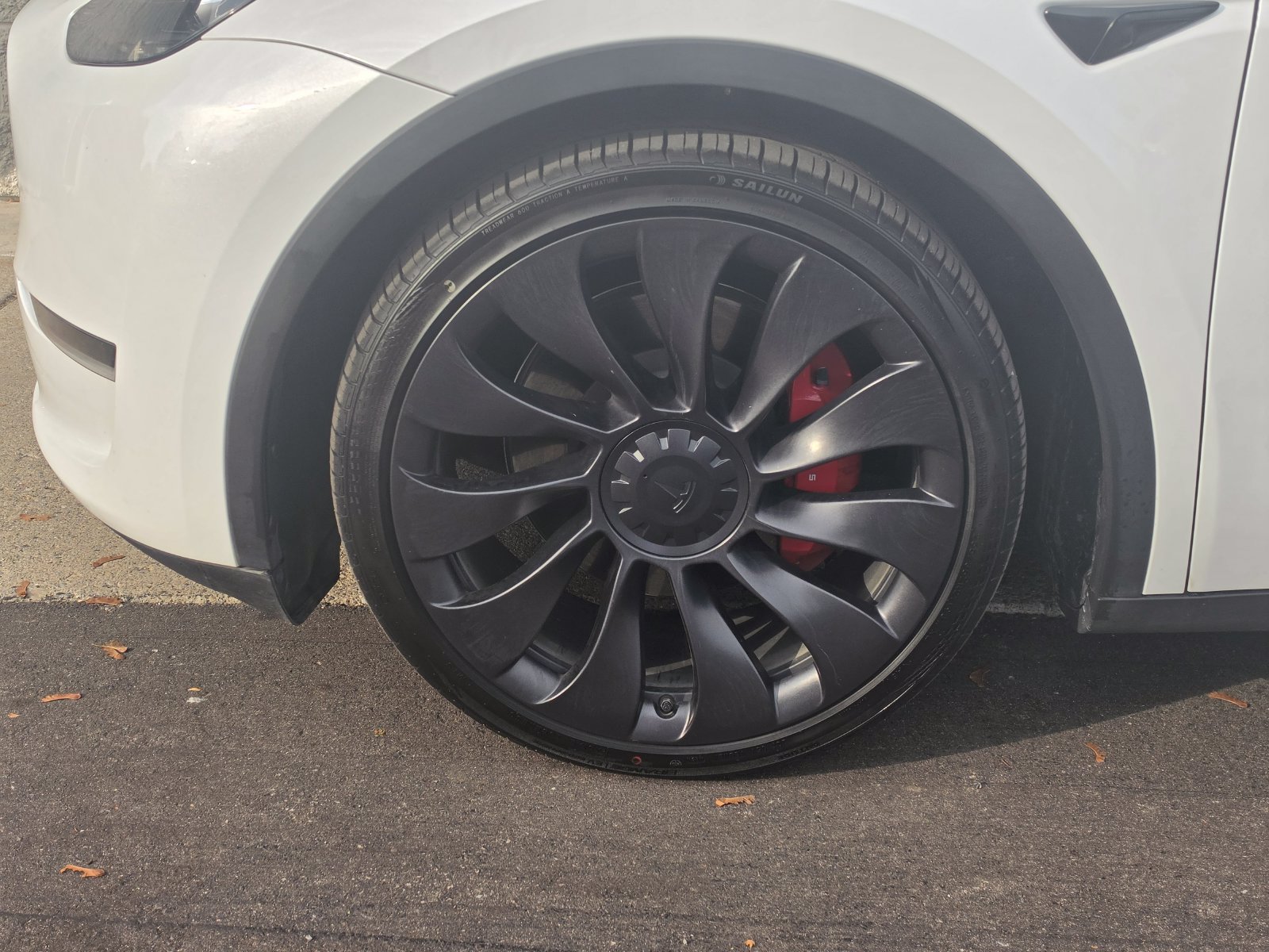 Used 2023 Tesla Model Y Performance AWD/4WD image 3