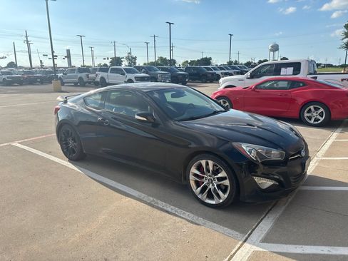 Used 2015 Hyundai Genesis 3.8 RWD image 8