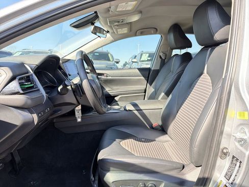 Used 2022 Toyota Camry SE FWD image 11