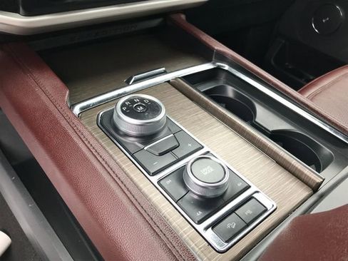 Used 2024 Ford Expedition Limited image 9