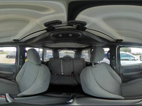Used 2025 Jeep Wrangler Unlimited Sahara AWD/4WD image 37