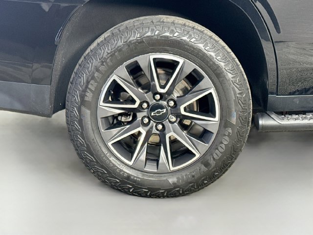 Used 2023 Chevrolet Tahoe Z71 w/ Z71 Off-Road Package AWD/4WD image 32