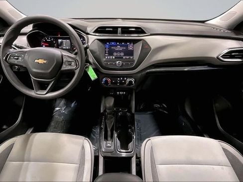 Used 2021 Chevrolet TrailBlazer LS FWD image 16
