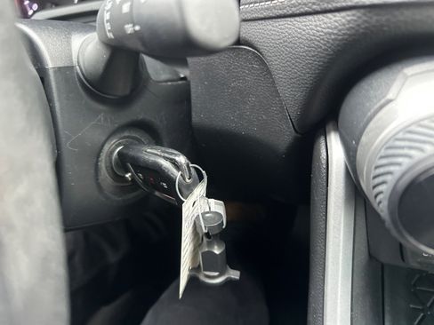 Used 2022 Toyota RAV4 LE image 19