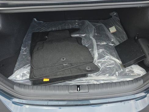 Used 2025 Genesis G70 2.5T image 12