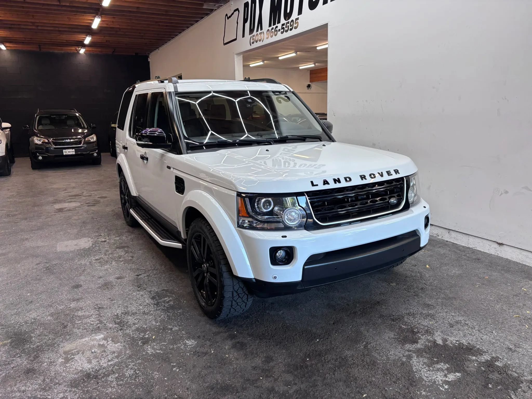 Used 2016 Land Rover LR4 HSE Silver Edition AWD/4WD image 2