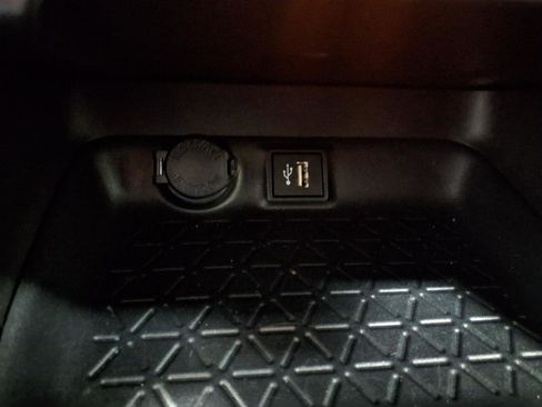Used 2025 Toyota RAV4 XLE image 15