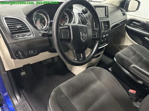 Used 2018 Dodge Grand Caravan SE w/ UConnect Hands-Free Group image 3
