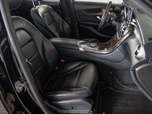 Used 2019 Mercedes-Benz GLC 300 image 31