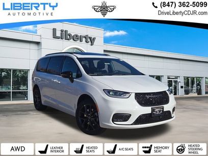 New 2026 Chrysler Pacifica Limited w/ S Appearance Package