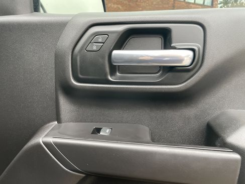 Used 2019 Chevrolet Silverado 1500 Custom w/ Custom Value Package image 11