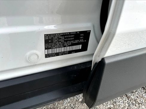Used 2024 Toyota RAV4 LE AWD/4WD image 22
