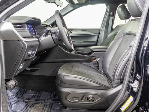 New 2026 Jeep Grand Cherokee Altitude image 24