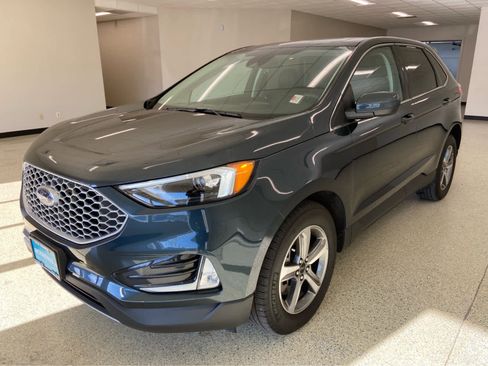 Used 2024 Ford Edge SEL w/ Convenience Package AWD/4WD image 3