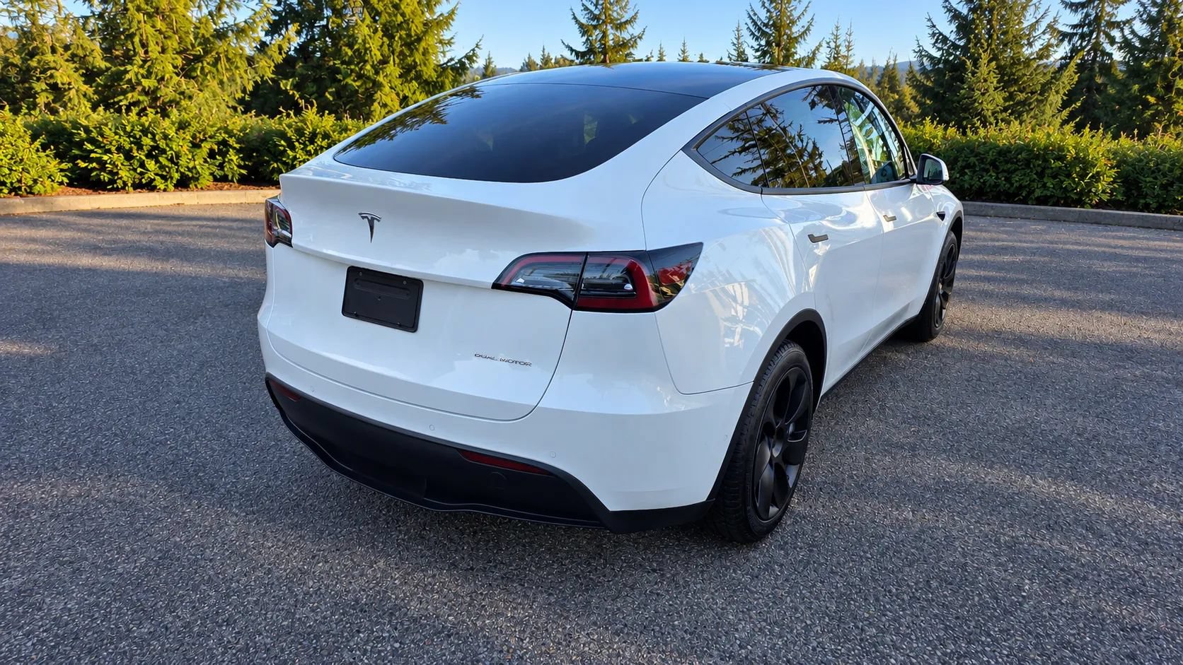 Used 2022 Tesla Model Y Long Range AWD/4WD image 5